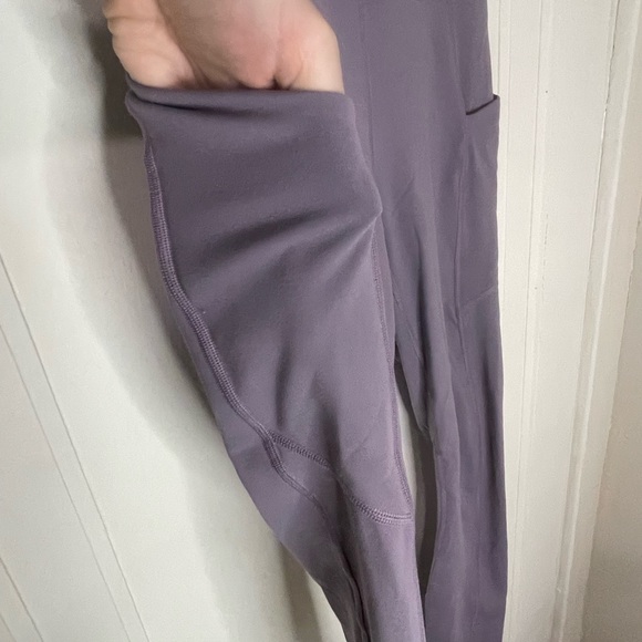 Purple Fabletics PureLuxe size medium leggings with pockets - Picture 4 of 6